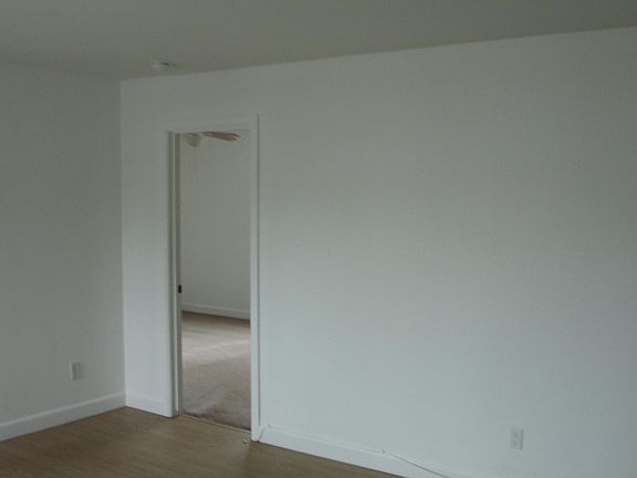 4th image of 5848 Greenleaf Ave APT 15