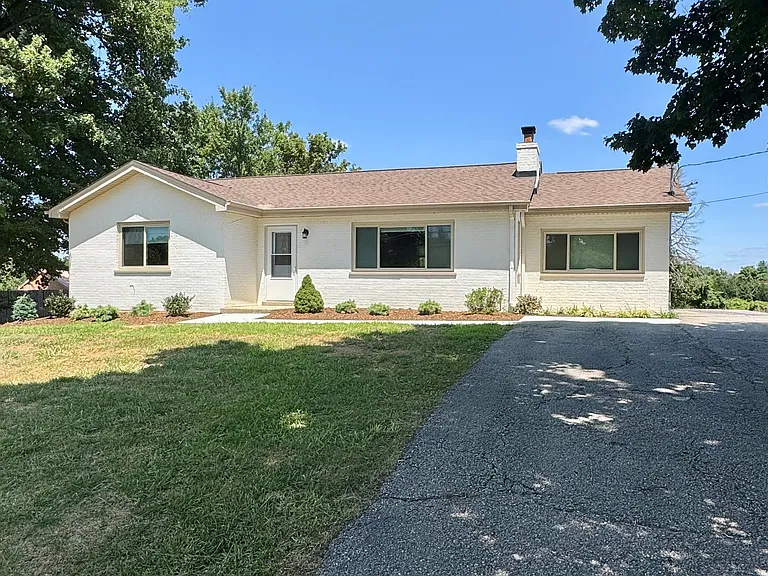 488 Frogtown Rd — Photo 2