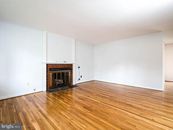 3rd image of 4004 Dakota Ct