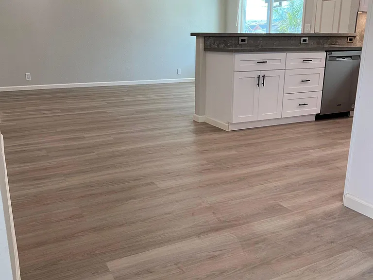 888 Leith Ave — Photo 3