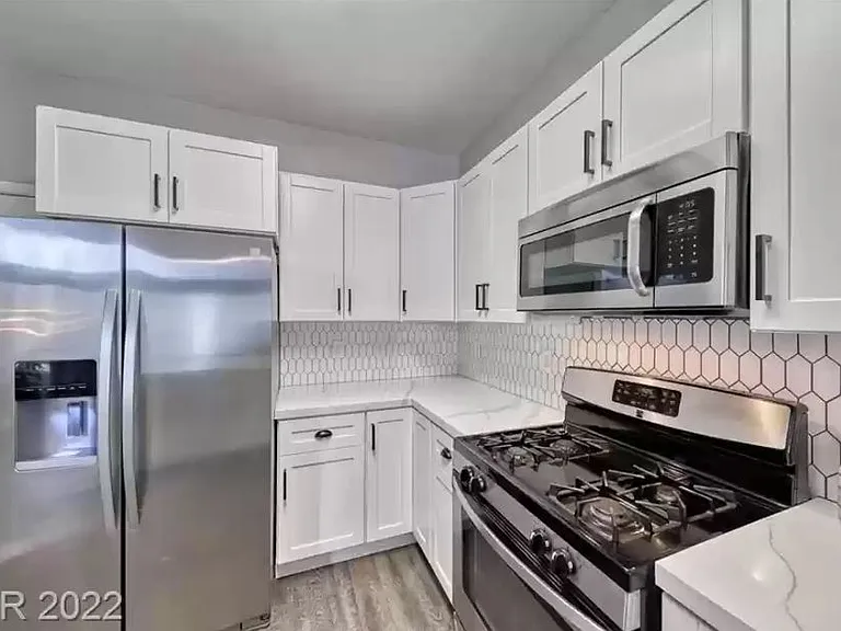 533 Meadbury Dr — Photo 9