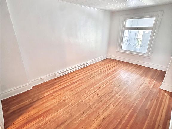3rd image of 1049 W Tilghman St Unit 1