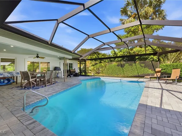 6807 Azalea Ln, Fort Myers, FL 33919