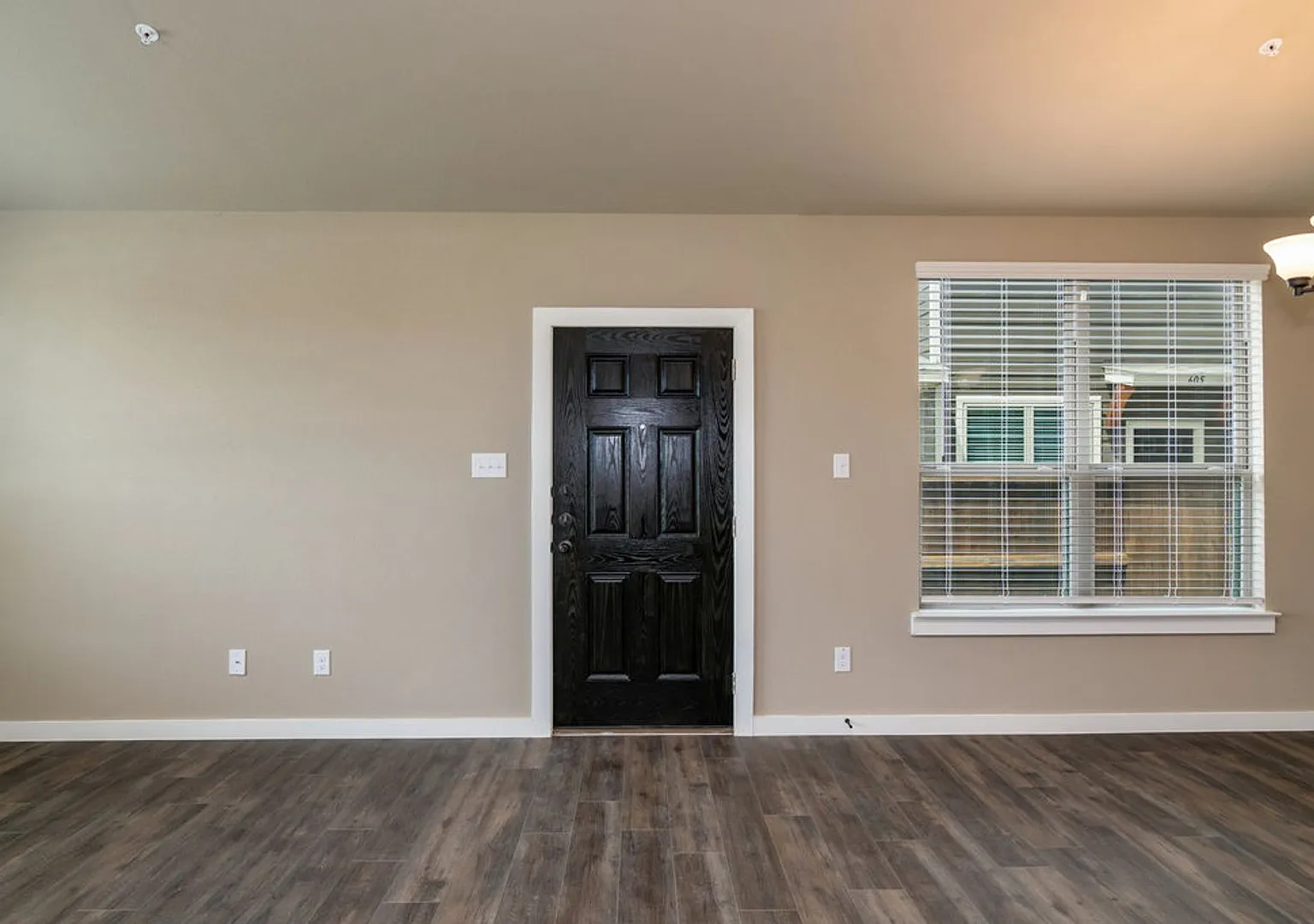 Gorgeous 3 Bedroom Four Plex Located In Midlothian Isd! — Photo 4