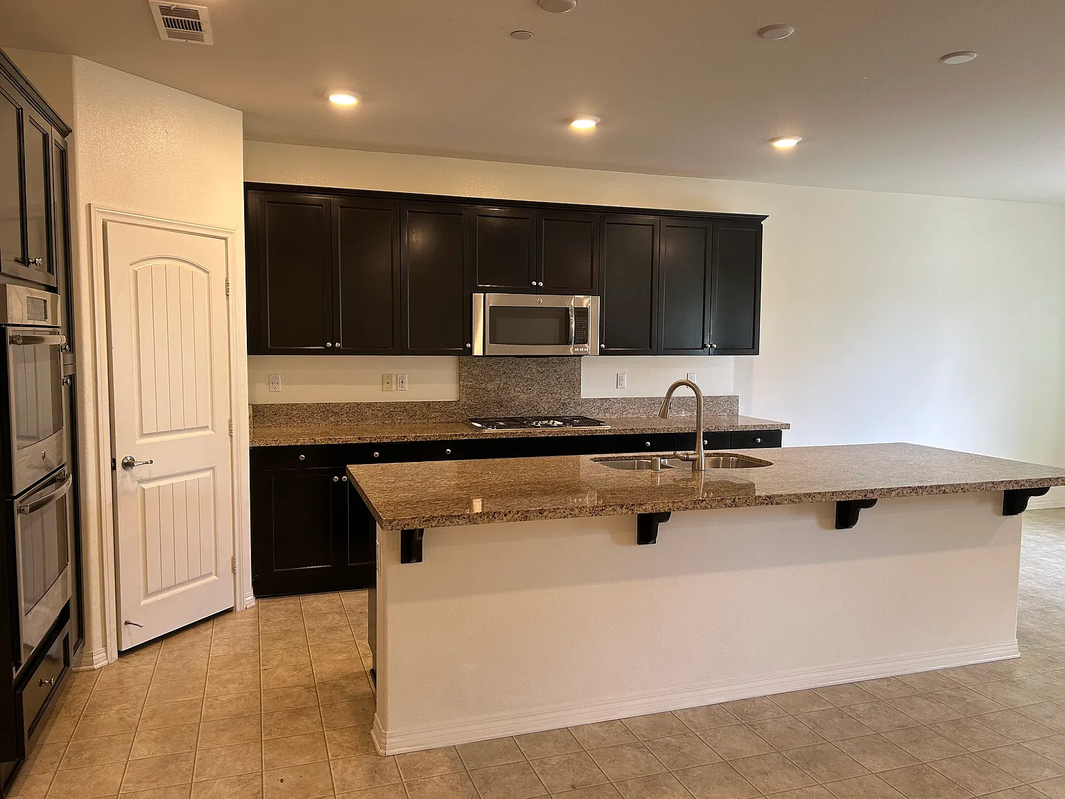 3 bed, 1800 sqft, $3,475 — Photo 4
