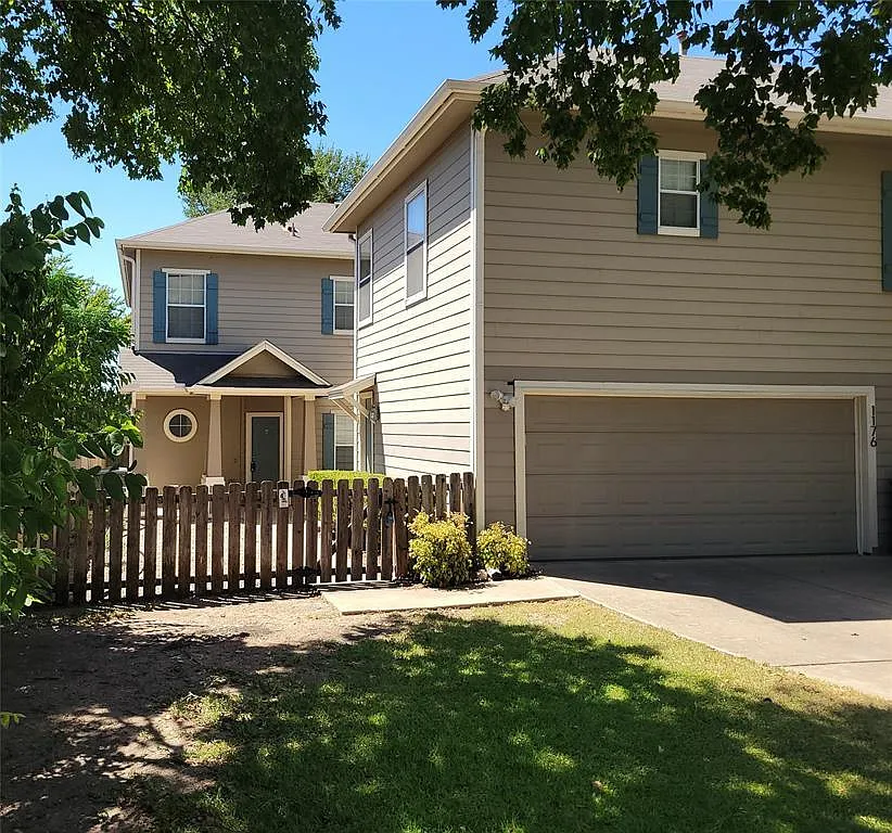 3 bed, 2.5 bath, 1850 sqft, $2,695 — Photo 1