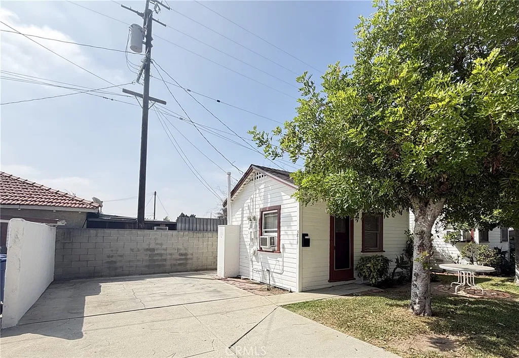 Studio, 252 sqft, $1,600 — Photo 3