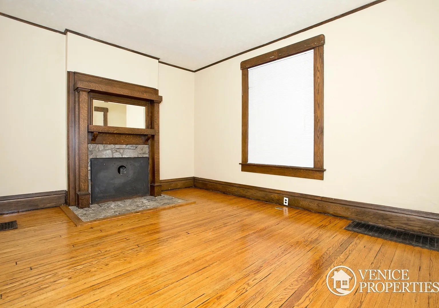 5 Bedroom on OSU Campus — Photo 3
