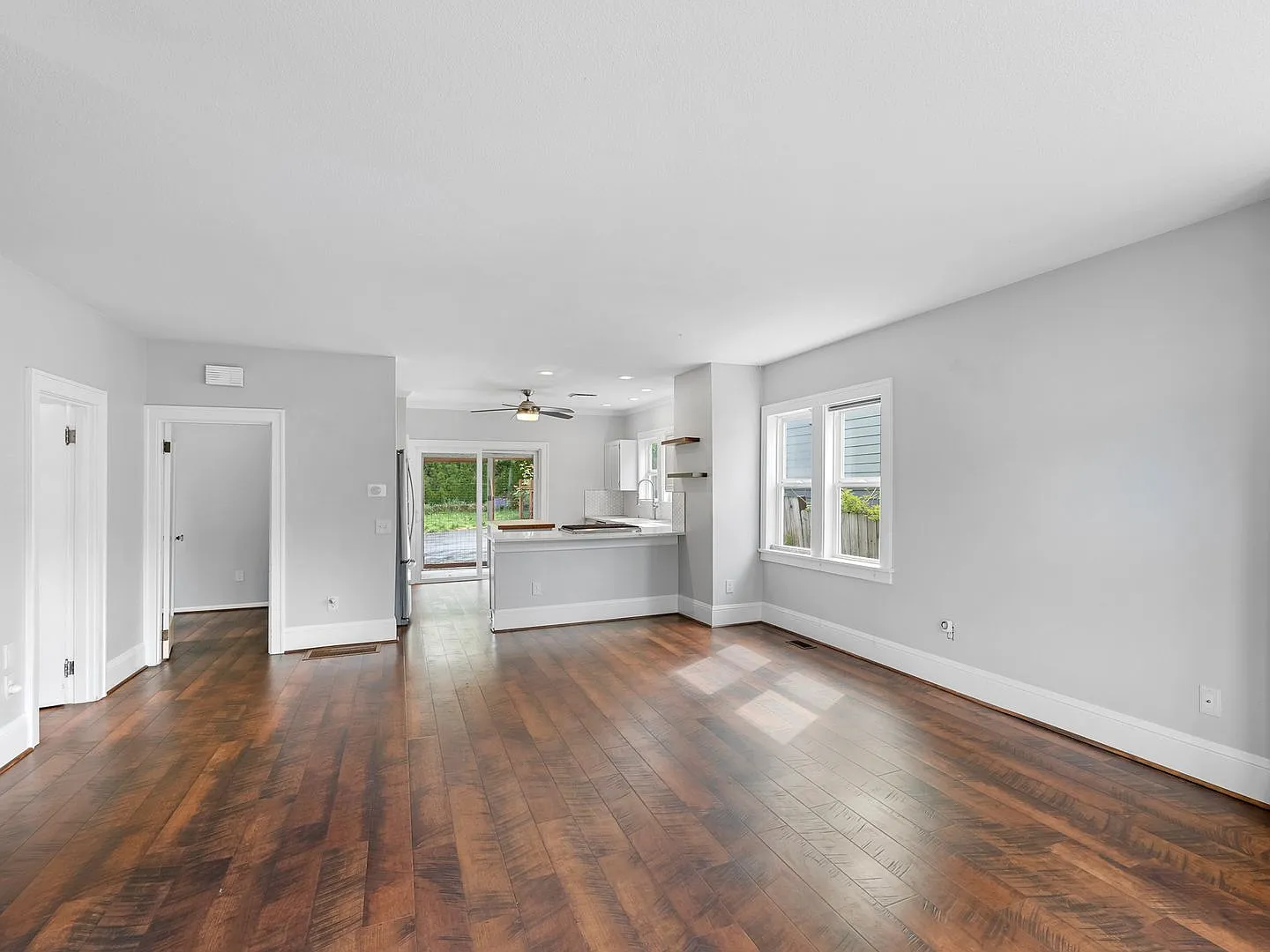 3 Bed/3 Bath Cathedral Park Charmer with Great Updates & Sauna! — Photo 3