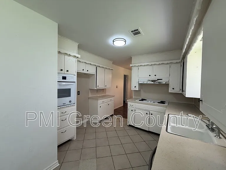 8174 E 31st Pl — Photo 9