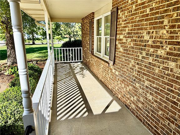 4th image of 2920 Doral Ct