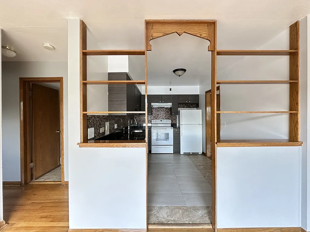 Building Photo - 1639 Oakwood Ave #403