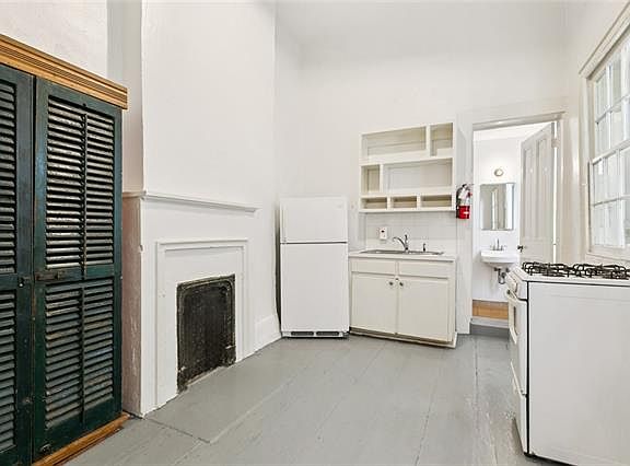 5th image of 1227 Chartres St #2B