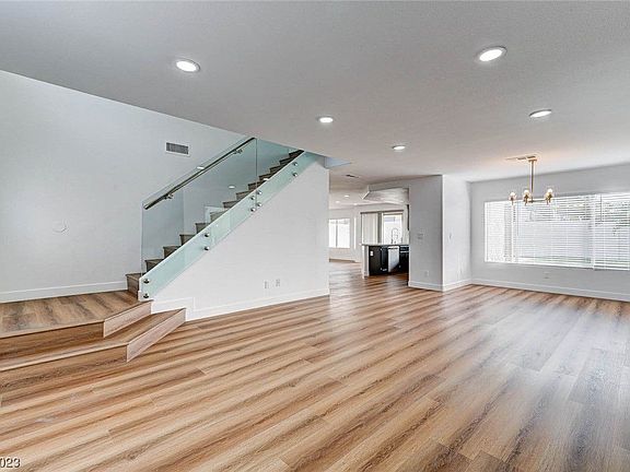 4th image of 2817 Via Florentine St