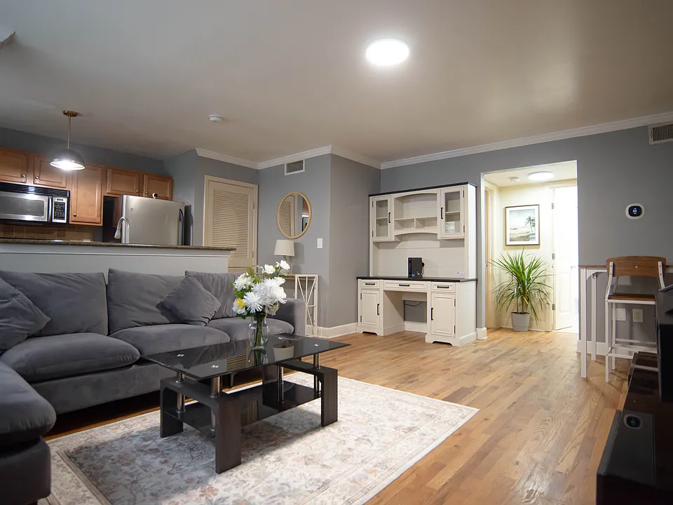 48 Peachtree Rd #217
