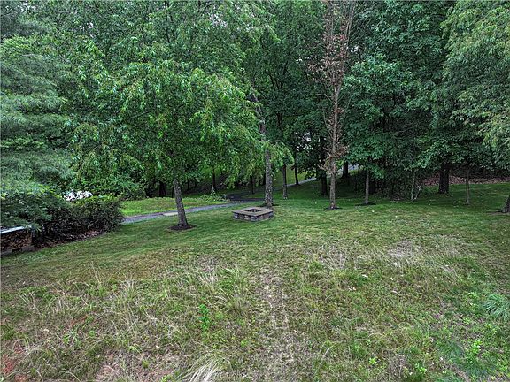 5th image of 417 Farrington Dr