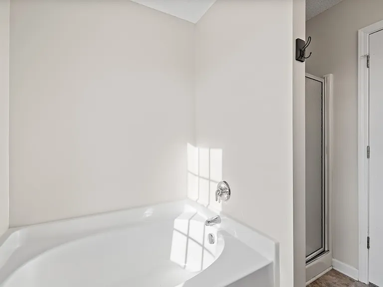 137 Woodglen Dr — Photo 11