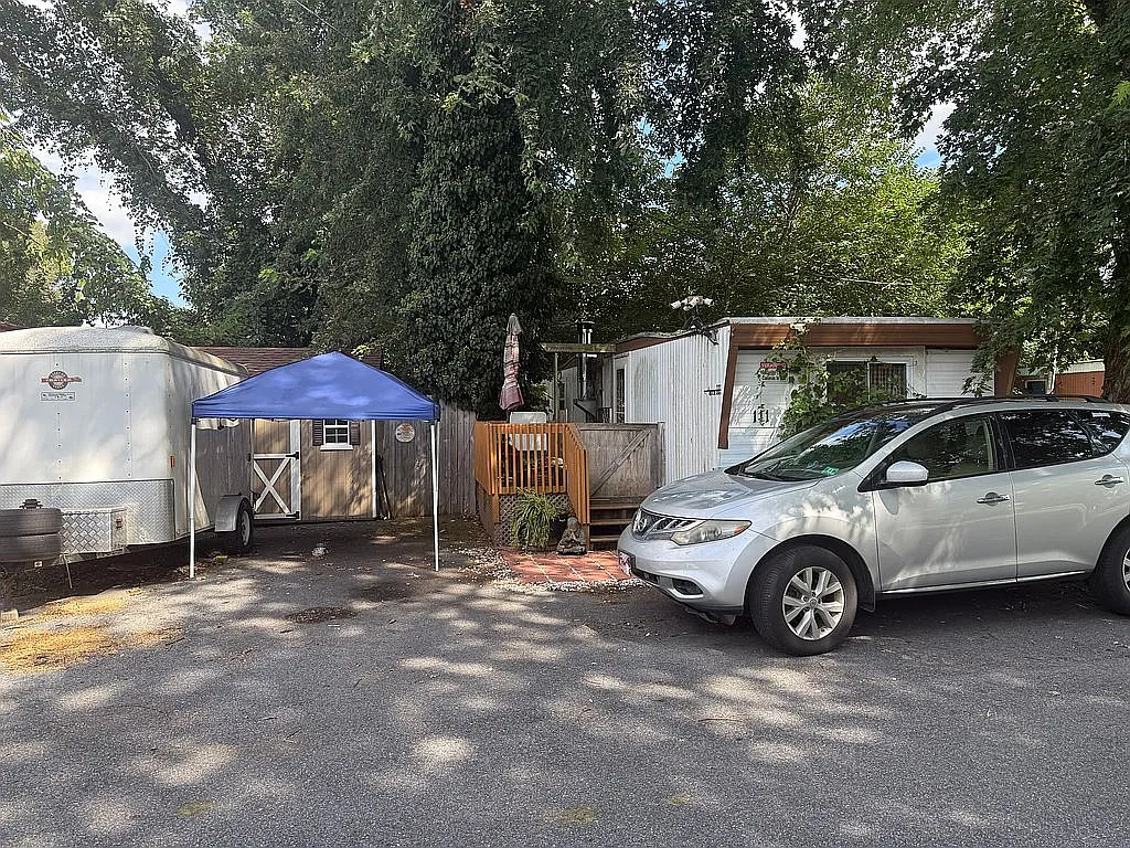 111 Mast Cir photo 1