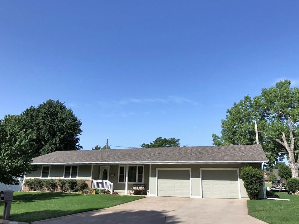 1st image of 520 Circle Dr