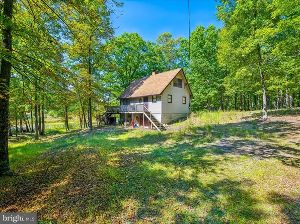 584 Pine Grove Rd, Berkeley Springs, WV 25411