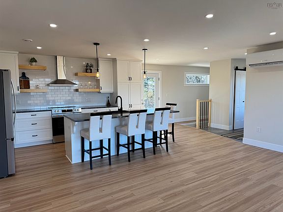 4th image of 51 Five Point Rd