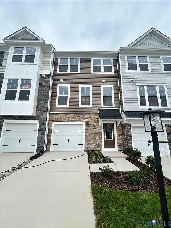 3 bed, 4.0 bath, 2061 sqft, $2,750 — Photo 1