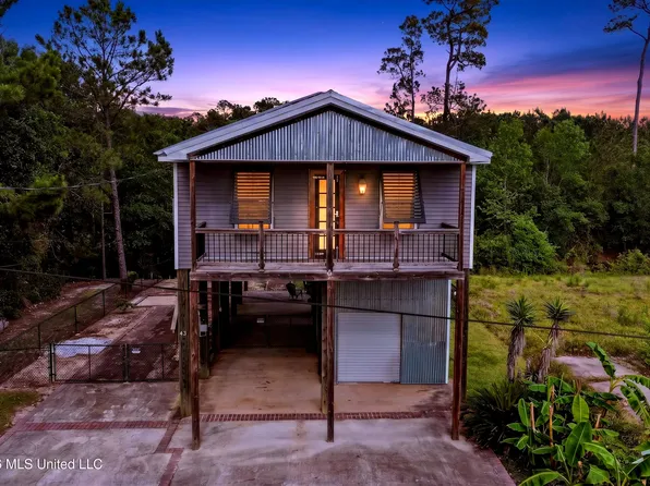 43 Fiber St, Bay Saint Louis, MS 39520