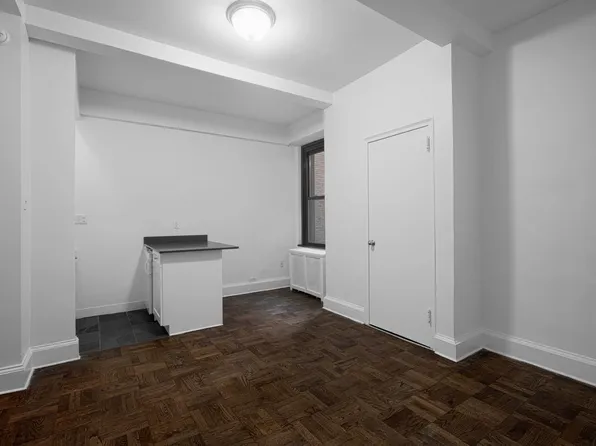 160 West 71st Street image 1 of 10