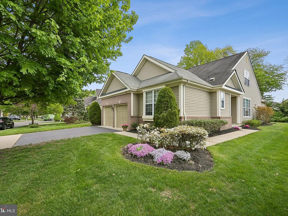 1st image of 131 Glengarry Ln
