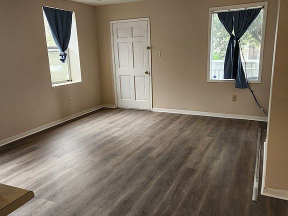 2nd image of 918 Lyons St