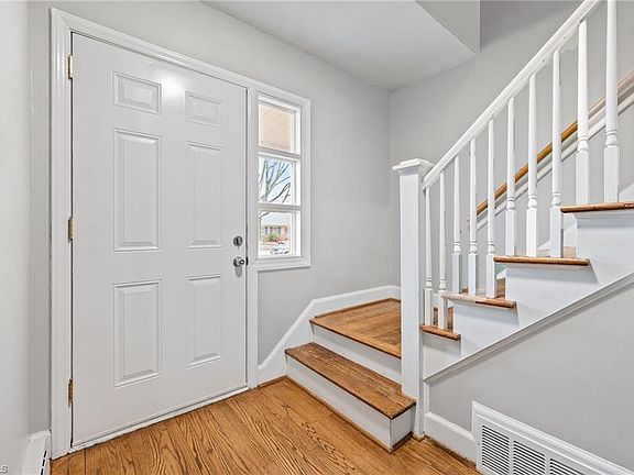 2nd image of 2209 Villa Dr