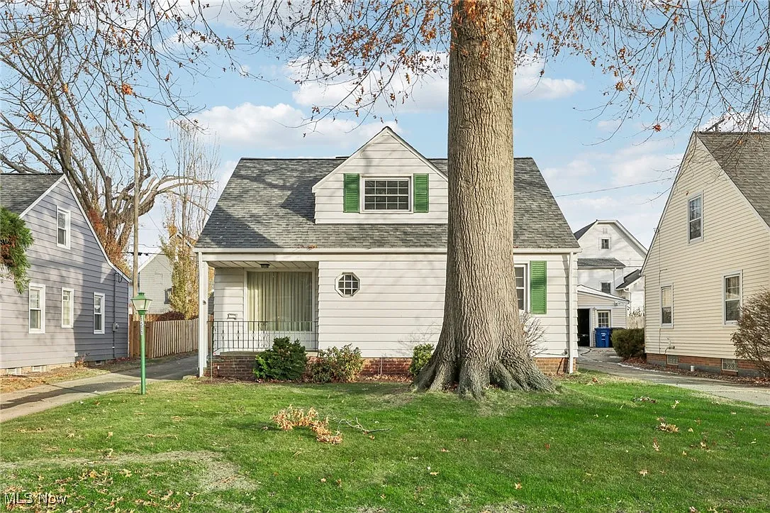 1511 Parkwood Rd photo 1