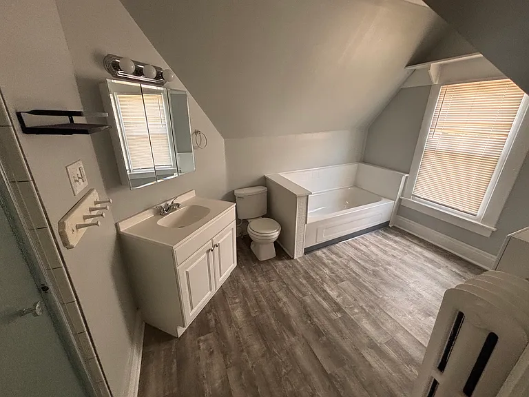 547 W Ferry St #5 — Photo 7