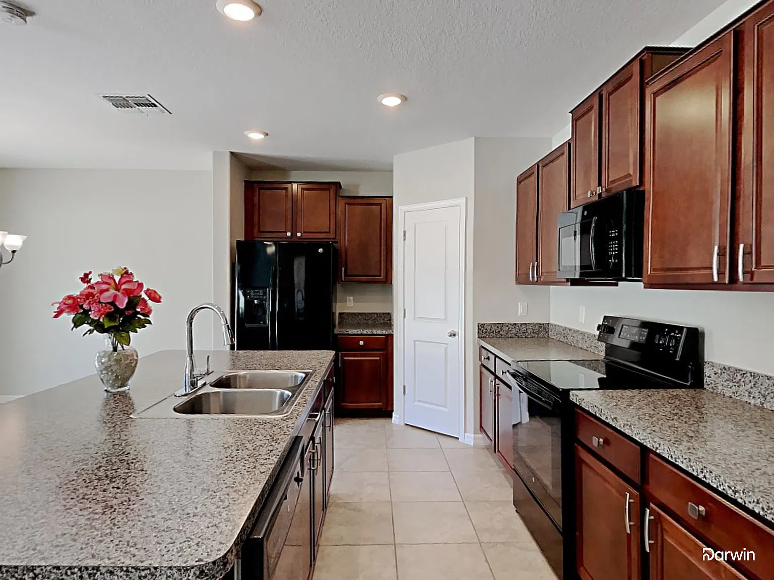 4 bed, 2.5 bath, 1942 sqft, $2,455 — Photo 2