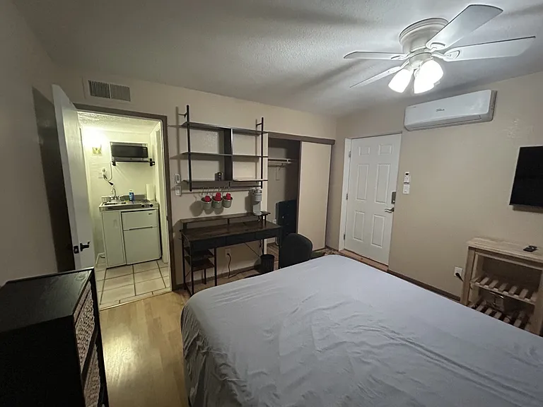 2601 W Roveen Ave — Photo 9