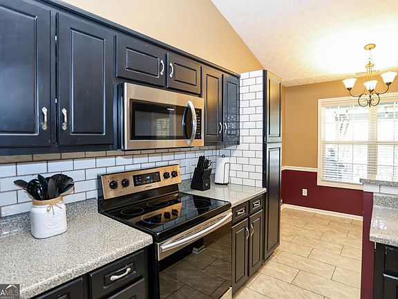 5th image of 505 Emerald Point