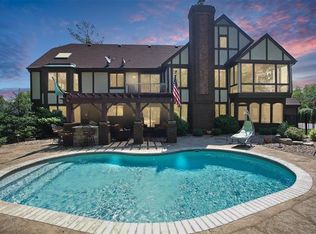 8 Fairway Dr, Edwardsville, IL 62025