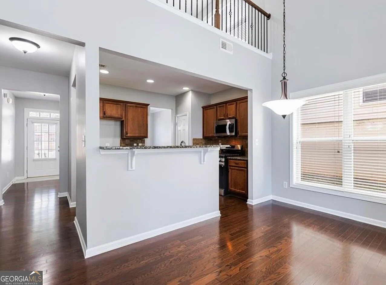 4 bed, 2.5 bath, 2493 sqft, $2,500 — Photo 4