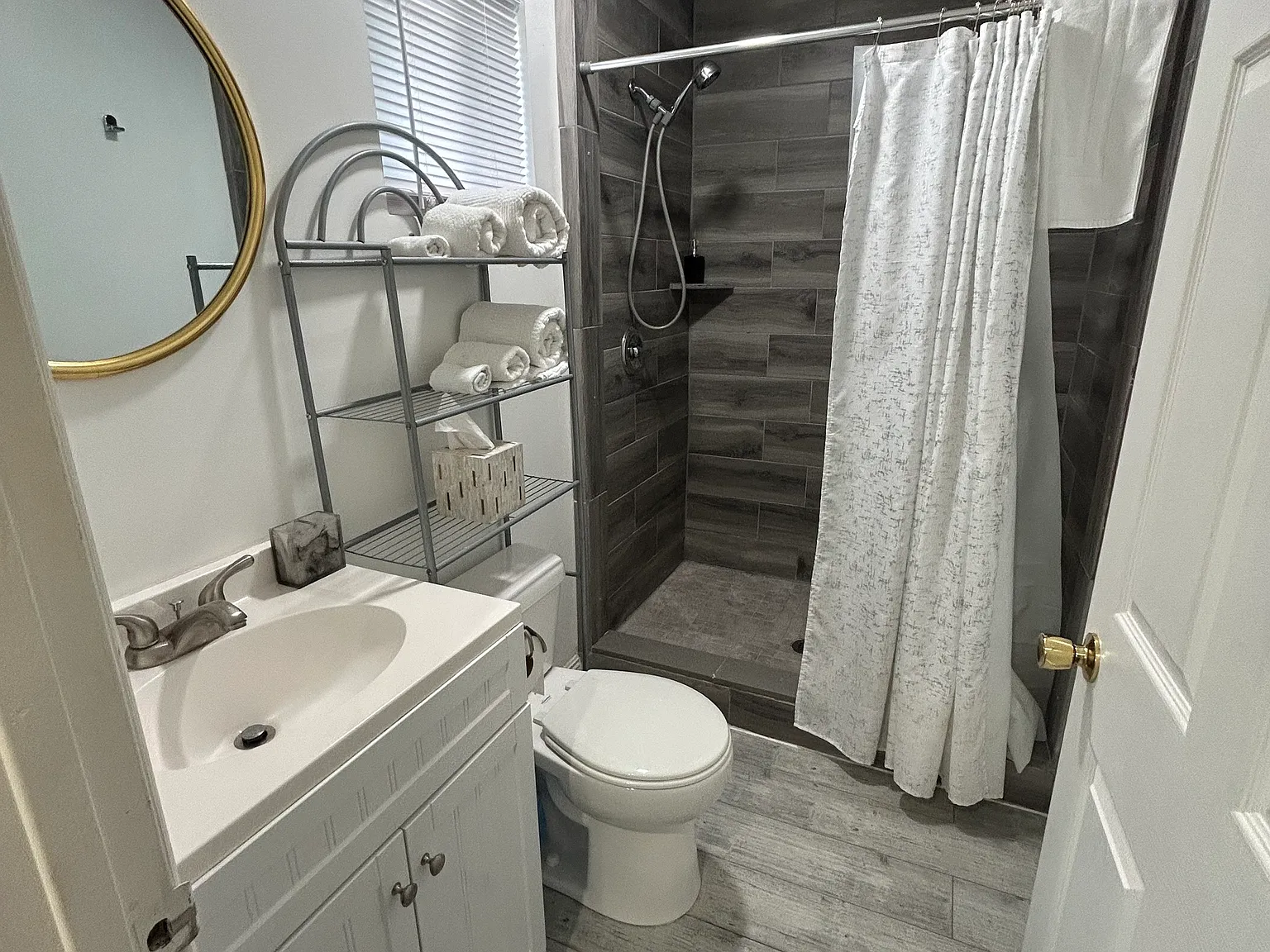 1 bed, 450 sqft, $2,300 — Photo 4