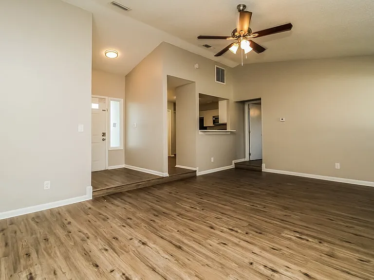 1533 Colony Ave — Photo 4