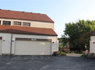 702 Woburn Dr, Camillus, NY
