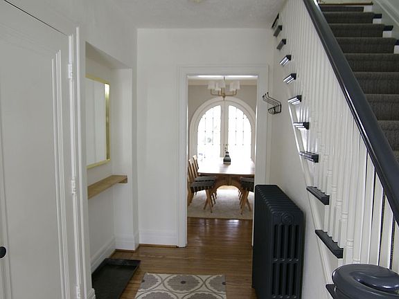 3rd image of 815 Woodland St