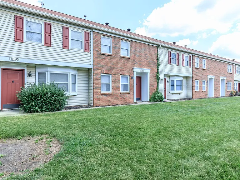 Park Club Townhomes — Photo 17