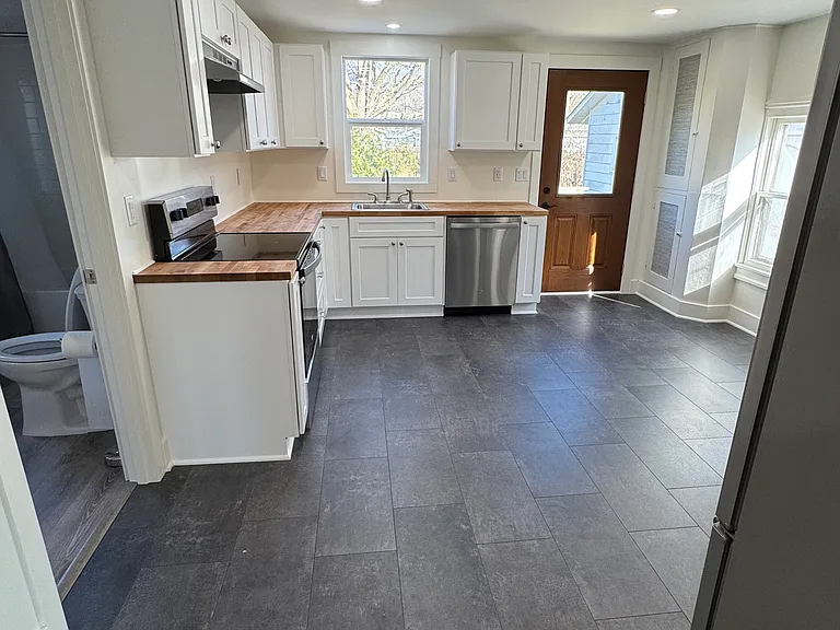 238 Pleasant St — Photo 3