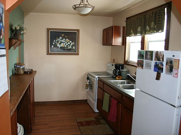 2nd image of 1859 Kenyon Ave