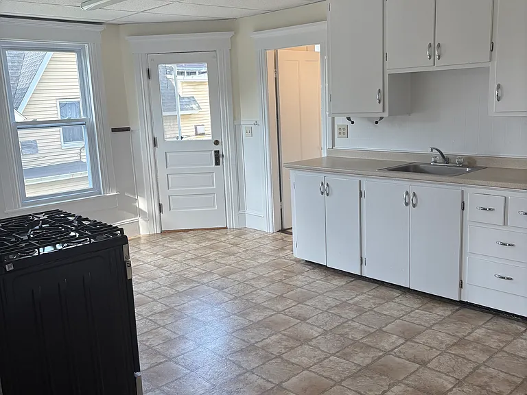 458 Notre Dame Ave #2F — Photo 7