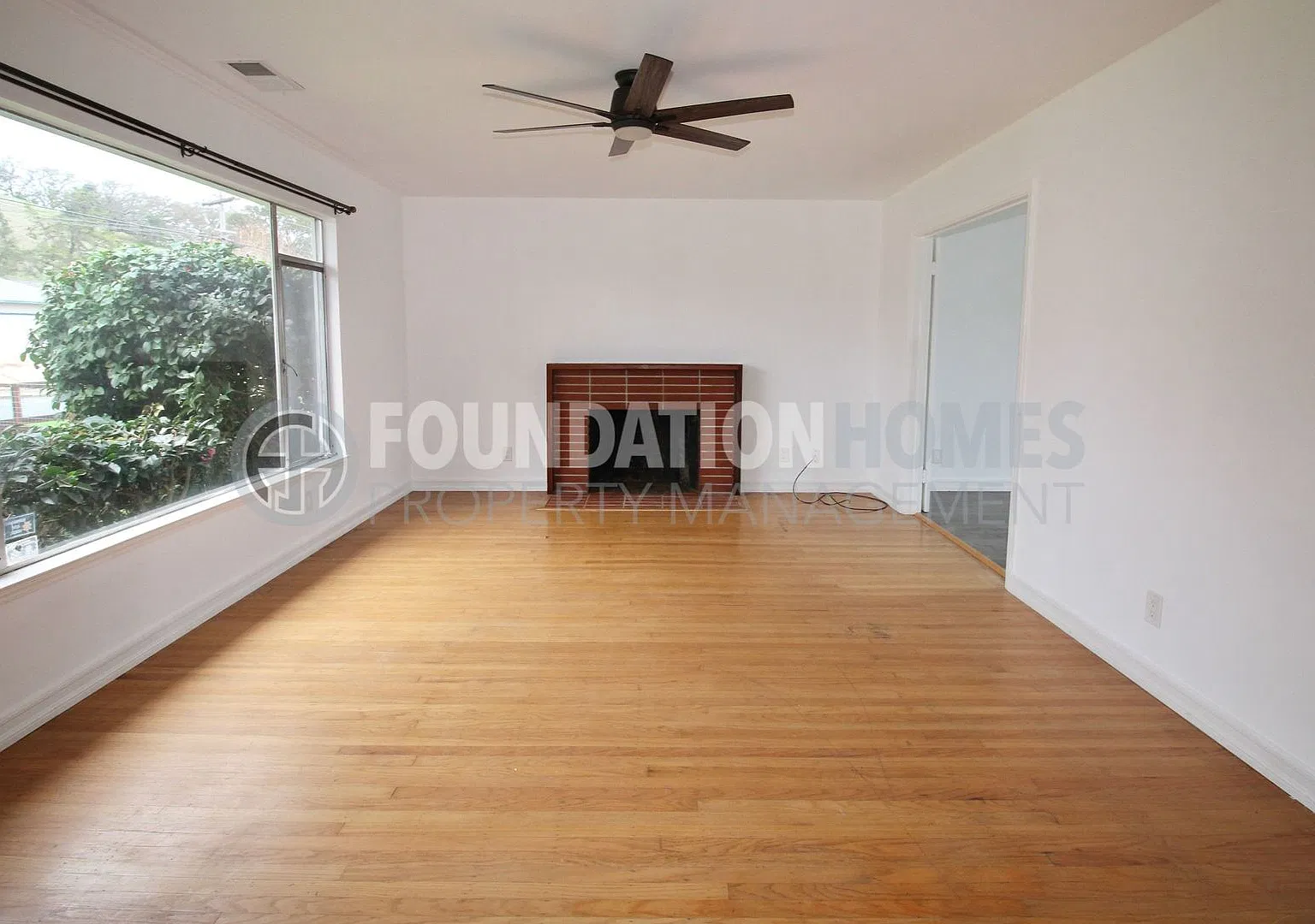Charming 3 Bedroom Pleasant Valley Ranch Home! Solar! Fenced Yard! Foundation — Photo 4