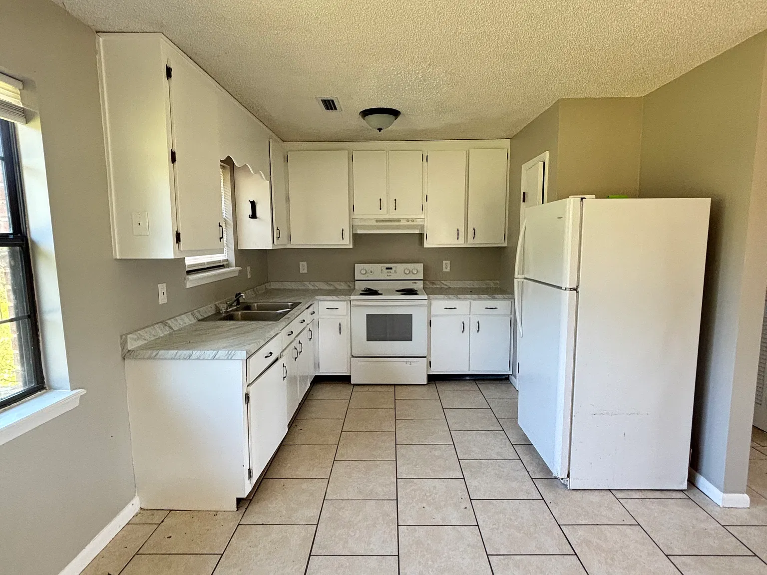 3 bed, 1064 sqft, $1,000 — Photo 3