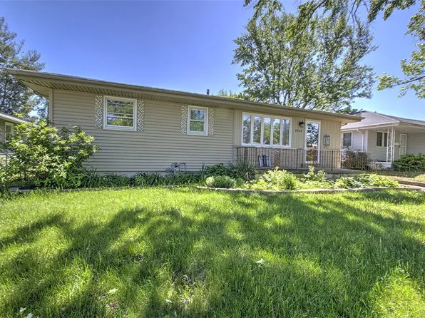 2068 Ramsey Dr, Decatur, IL 62526