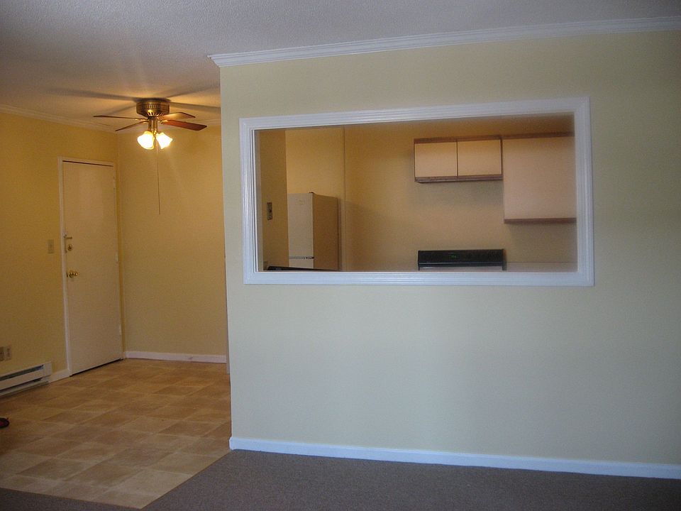 Kitchen/ Entrance